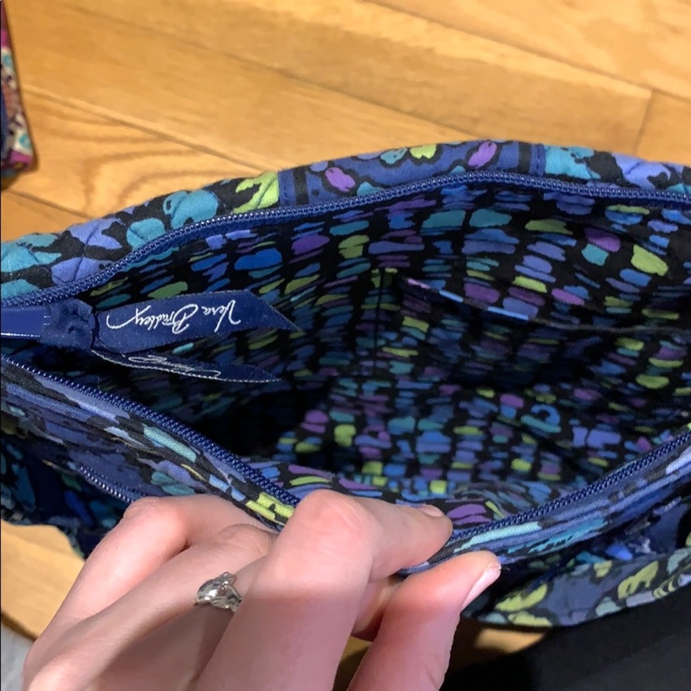 EUC Vera Bradley mailbag crossbody - Picture 5 of 6